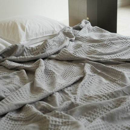 Hvid Gray Bedspread